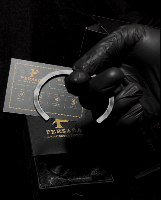 Persada Noir Arc Cuff Bracelet